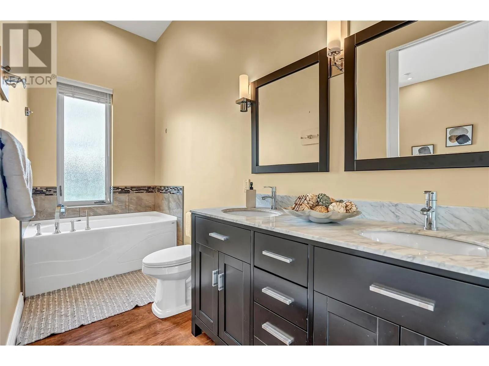 121 Flagstone Rise