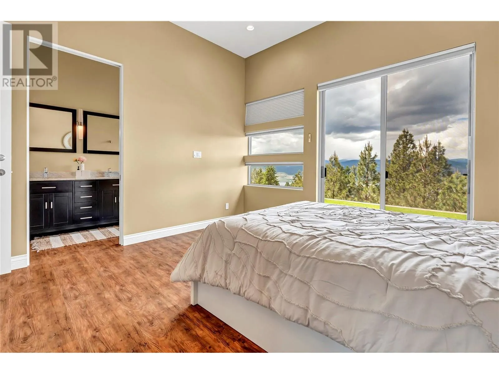 121 Flagstone Rise