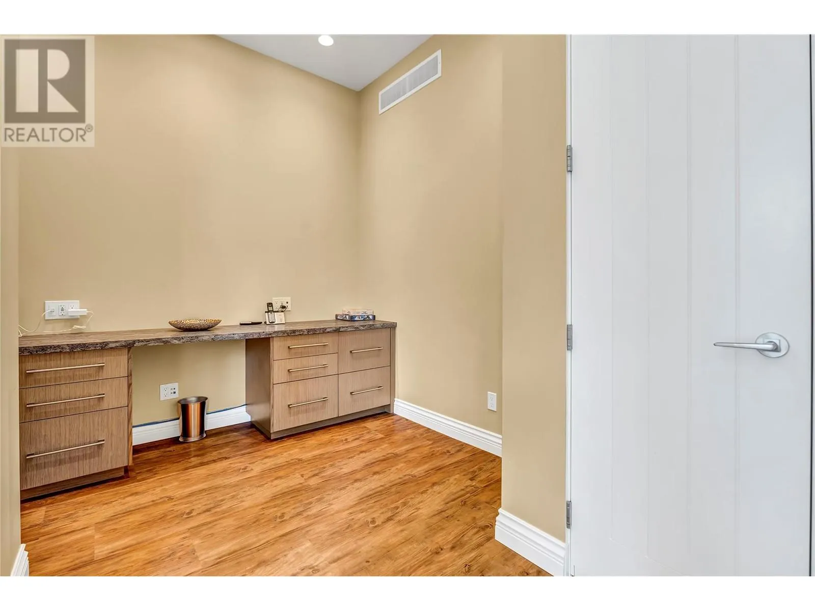 121 Flagstone Rise