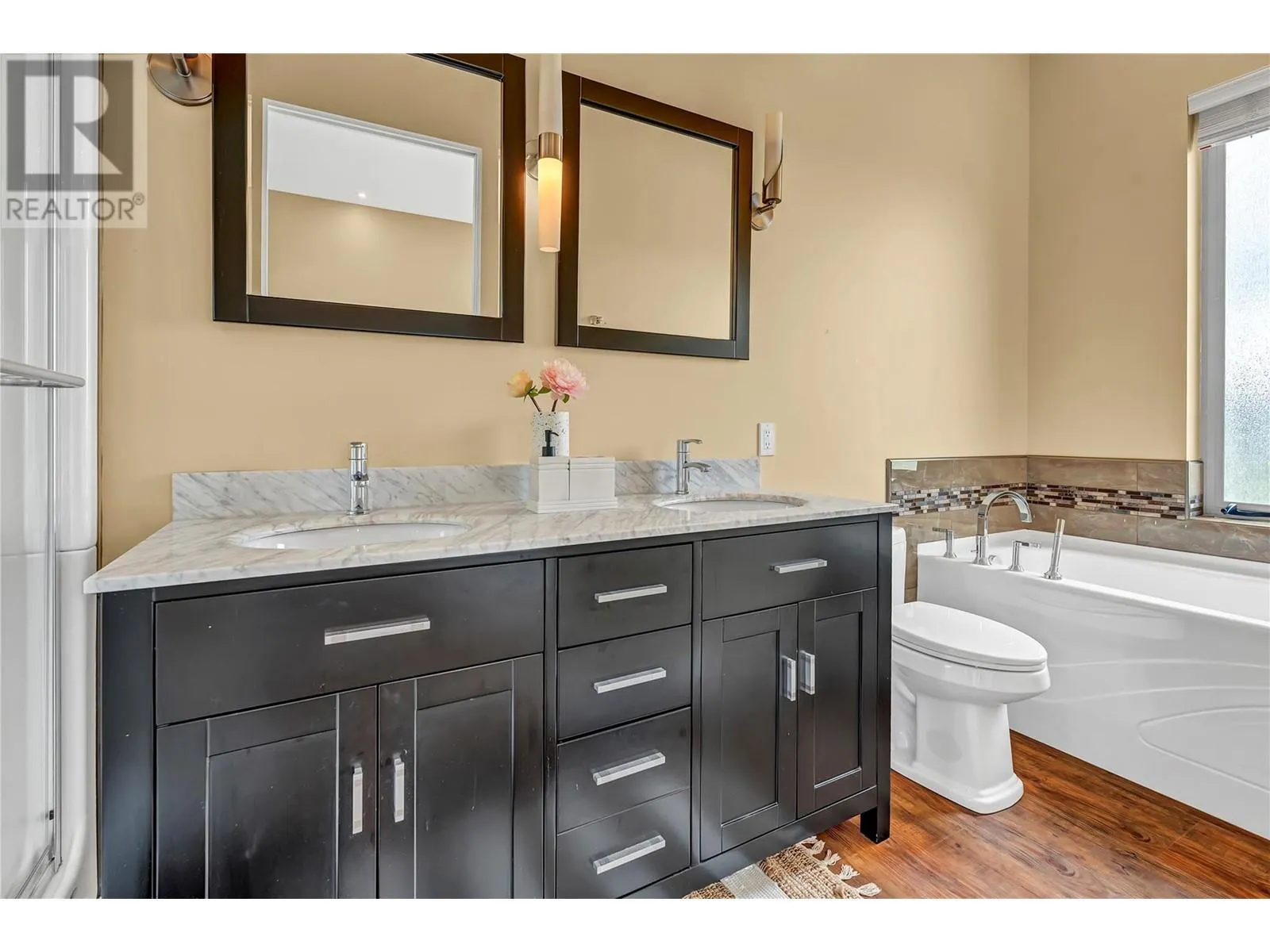 121 Flagstone Rise