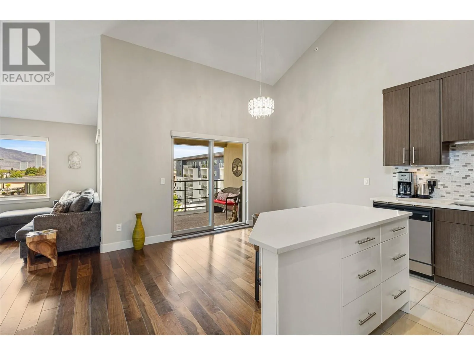 457 West Avenue Unit# 407