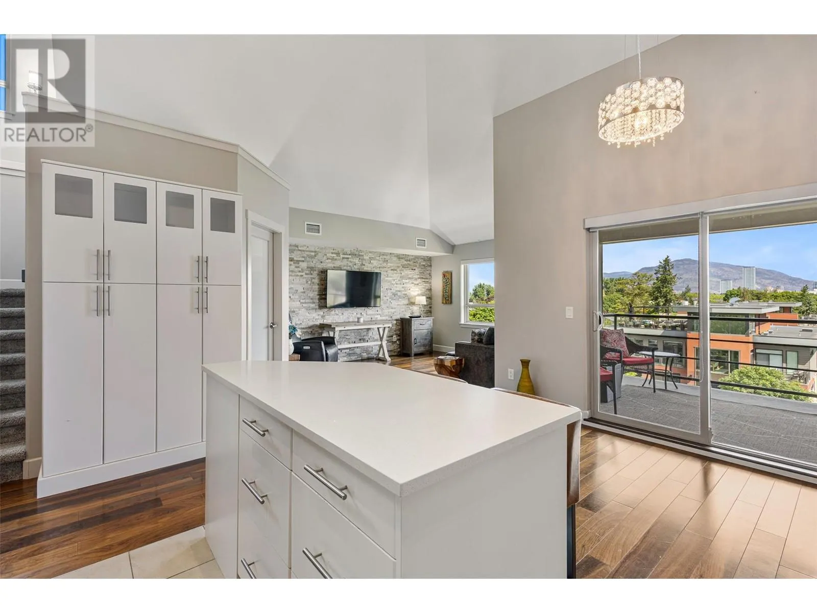 457 West Avenue Unit# 407