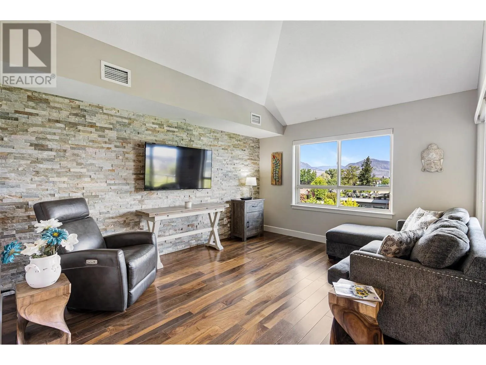 457 West Avenue Unit# 407