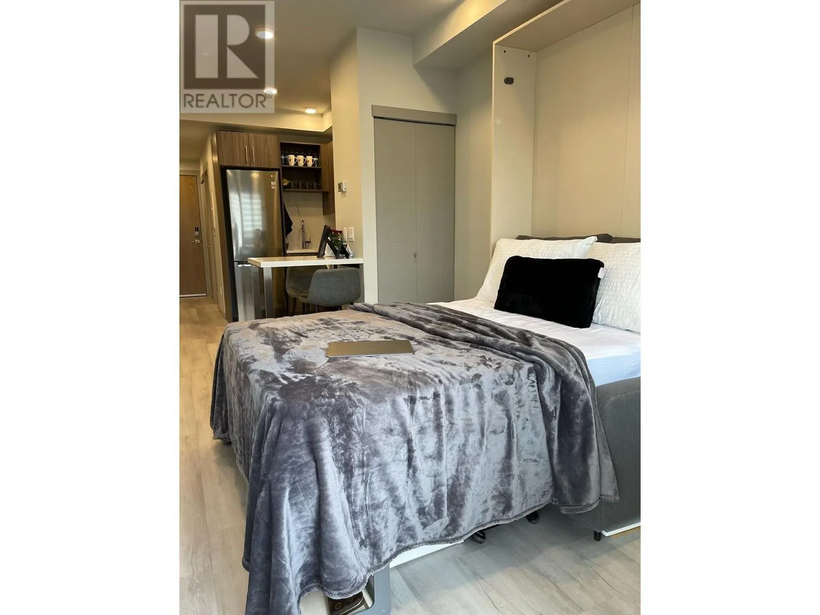 345 DOUGALL Road N Unit# 215