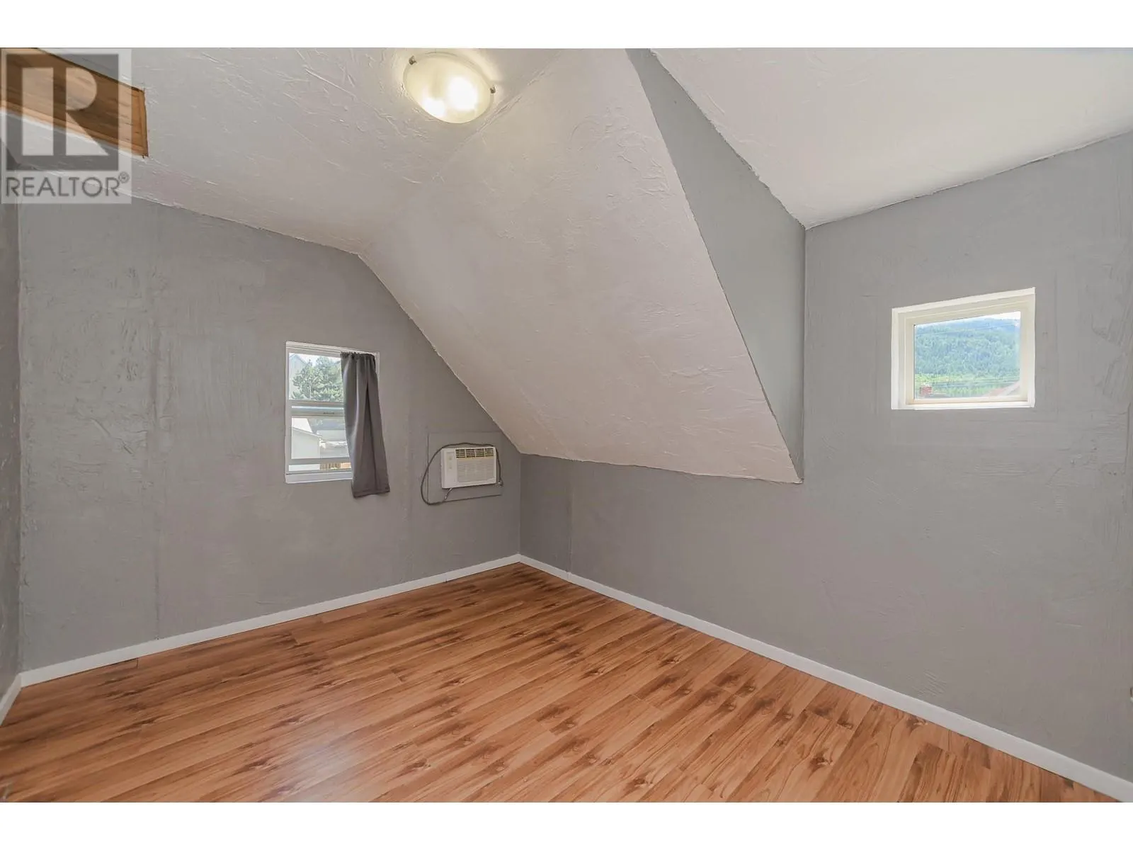 150 1 Street SE