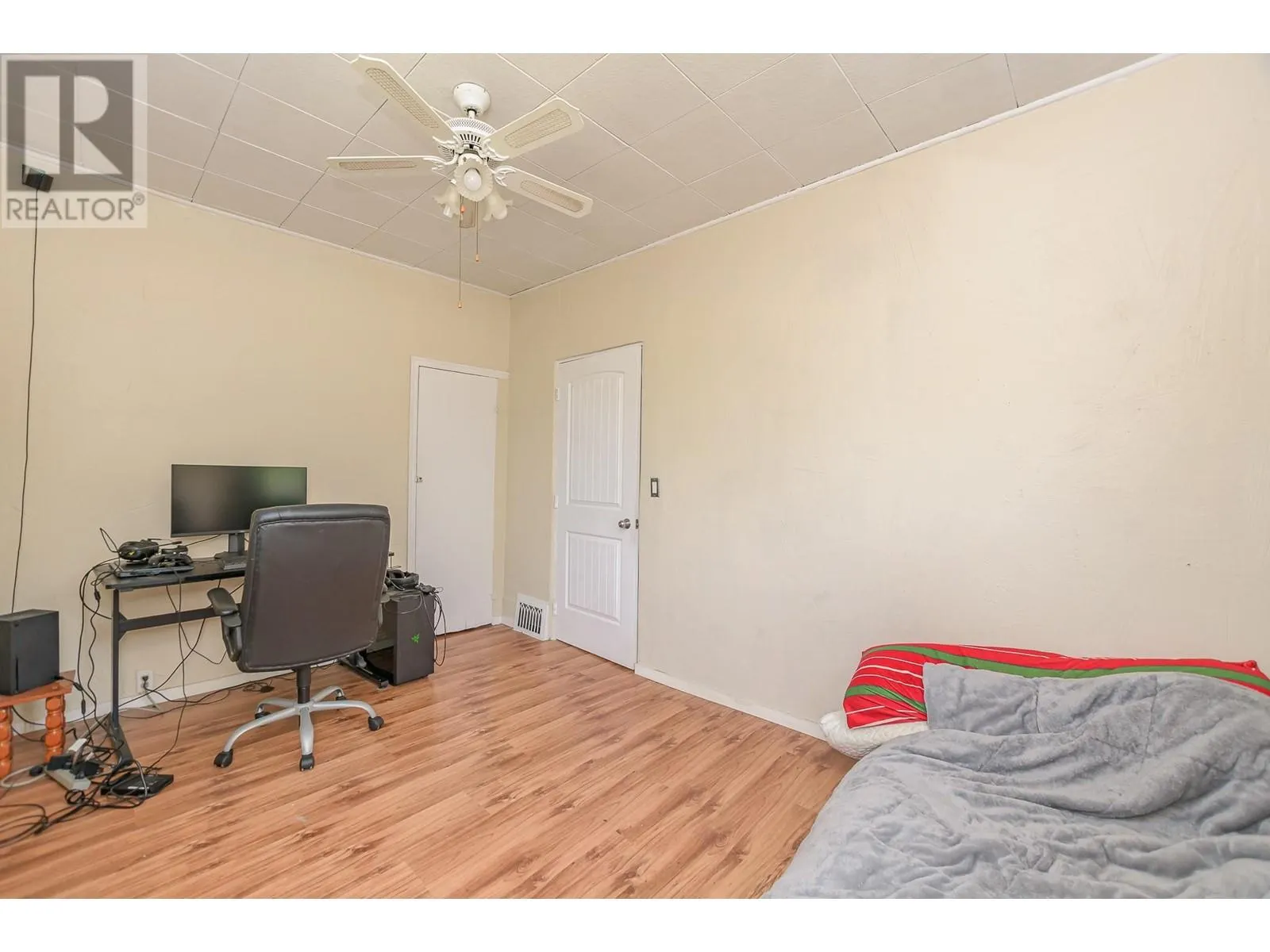 150 1 Street SE