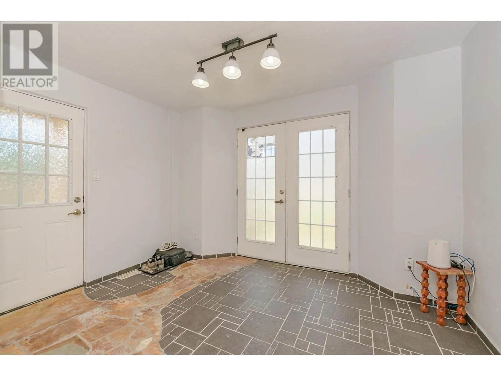 150 1 Street SE