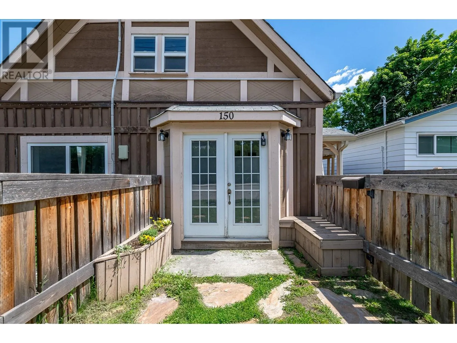 150 1 Street SE