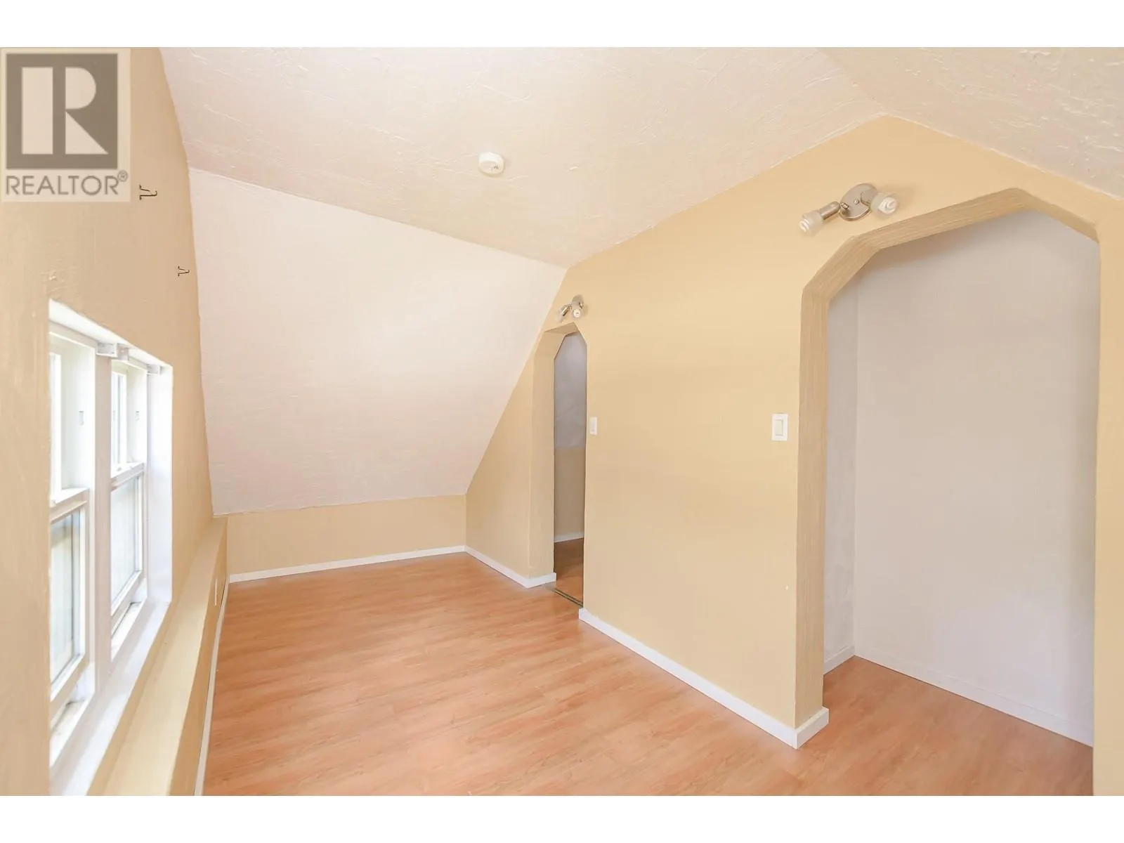 150 1 Street SE