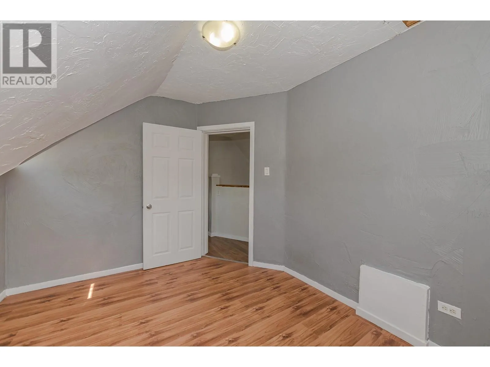 150 1 Street SE