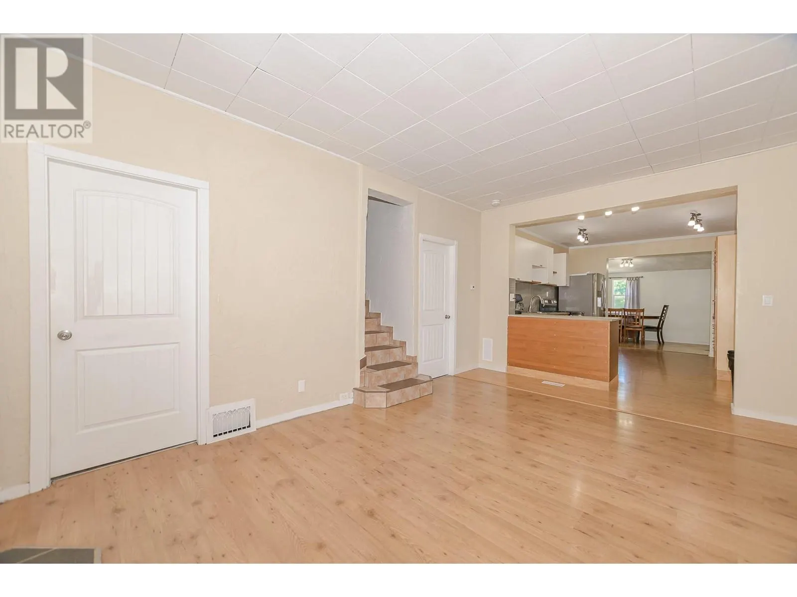 150 1 Street SE