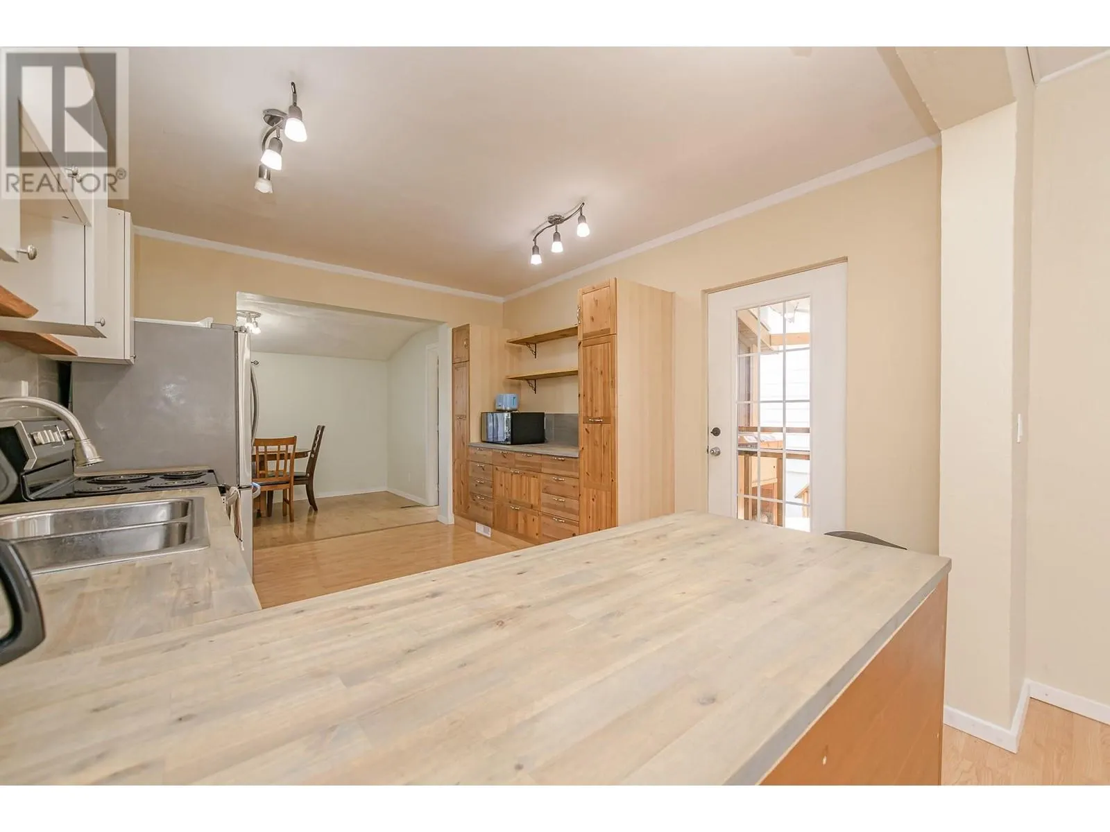 150 1 Street SE