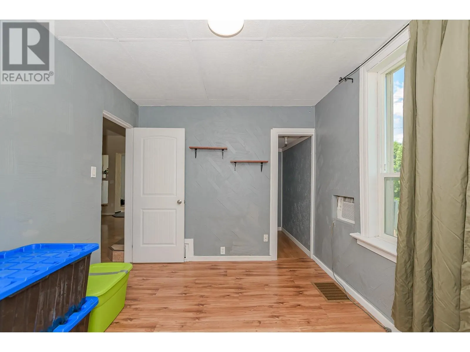 150 1 Street SE