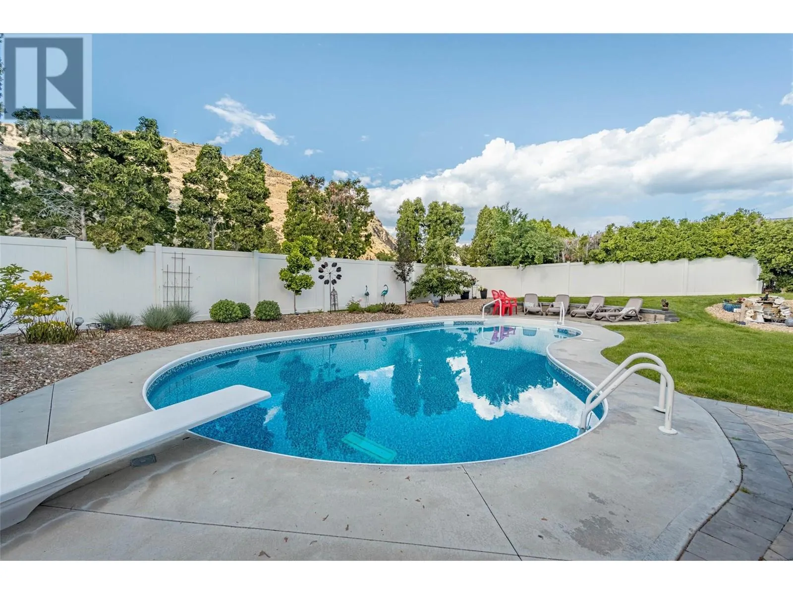 5896 FAIRVIEW Place