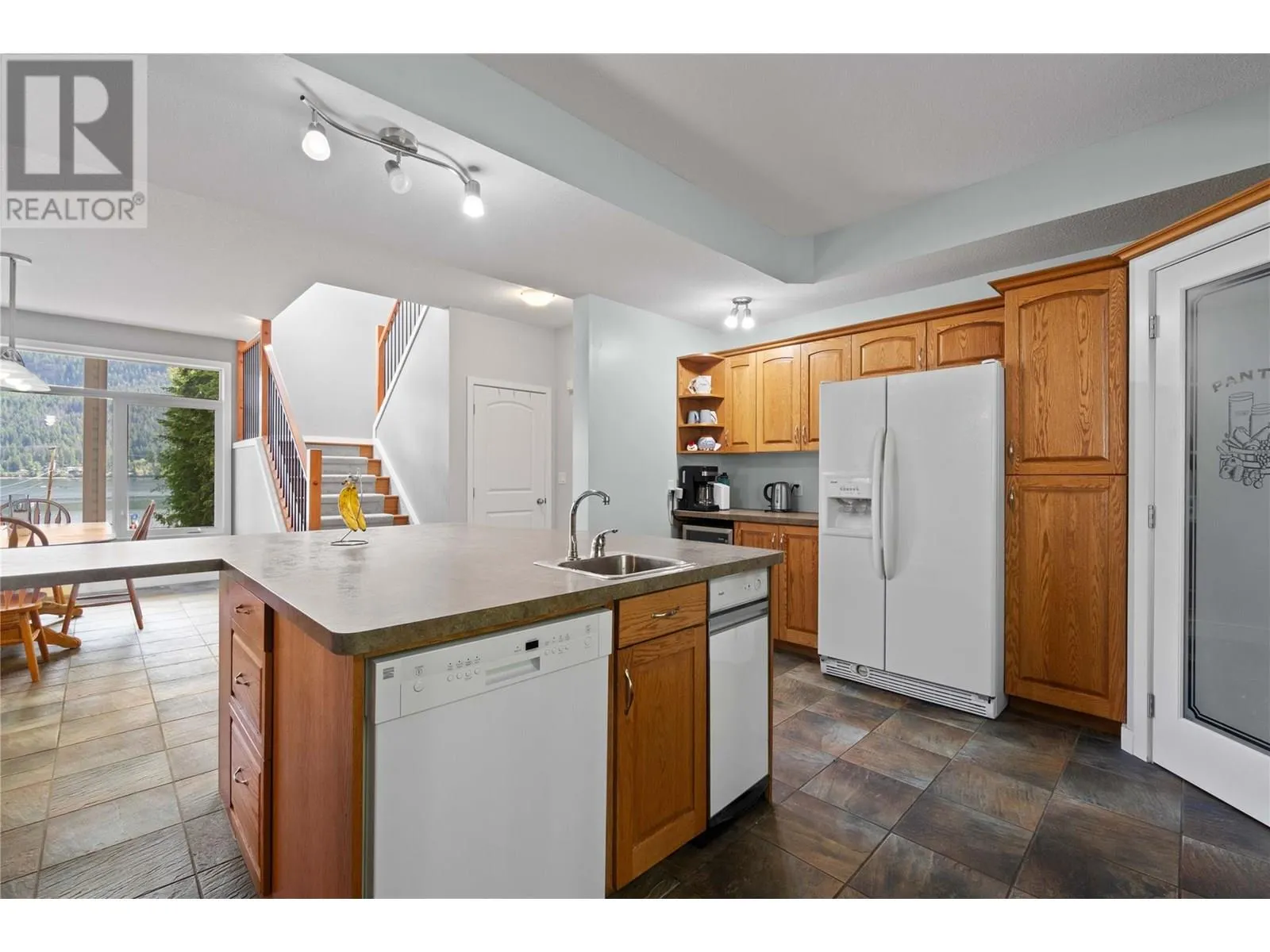 2524 Blind Bay Road