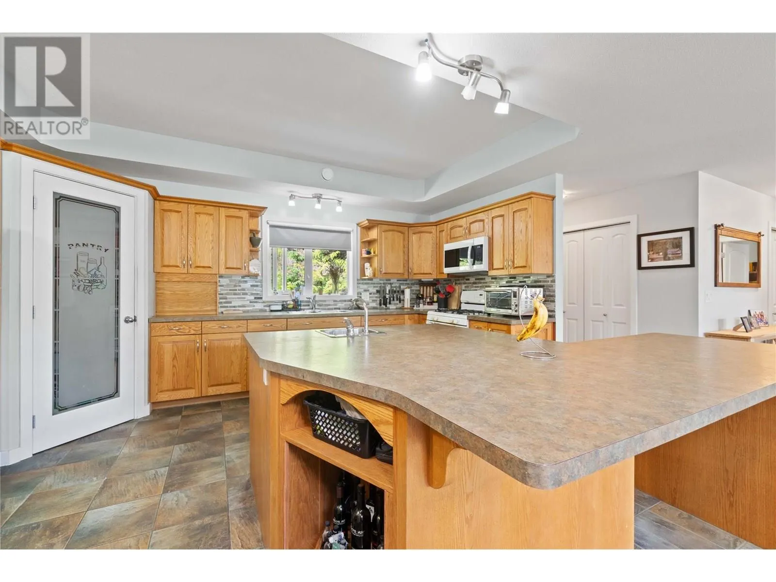 2524 Blind Bay Road