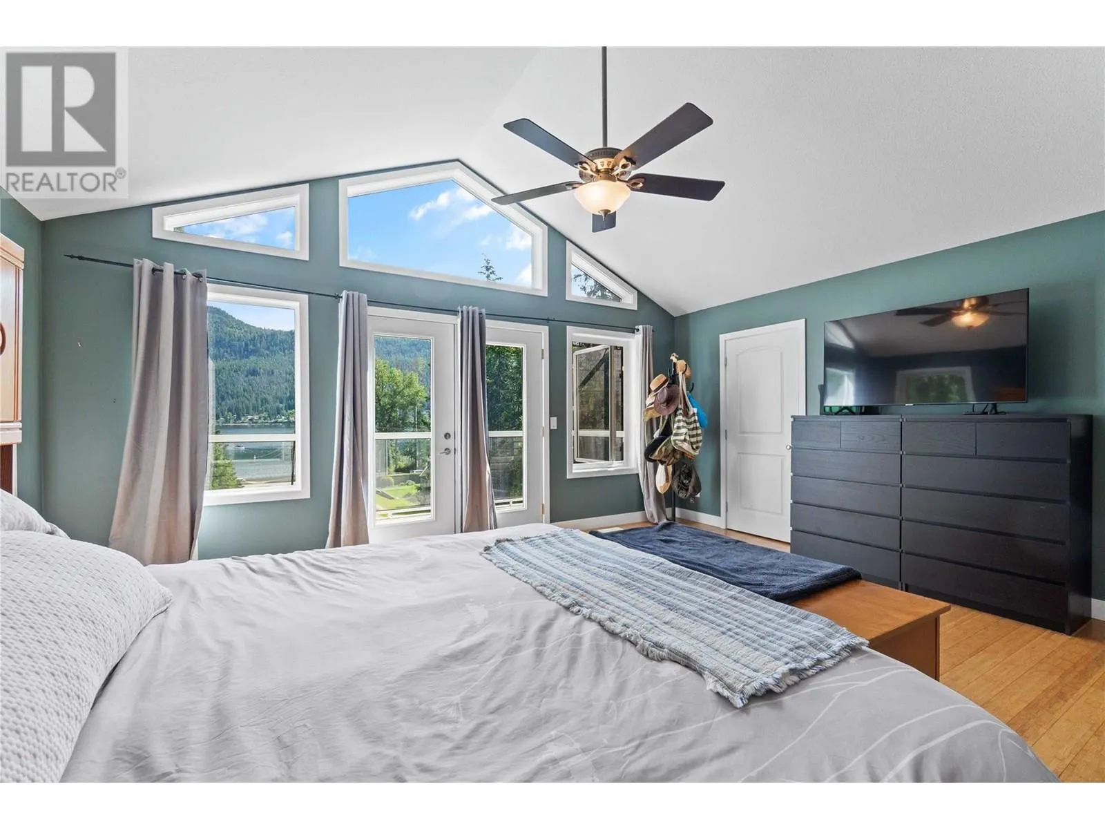 2524 Blind Bay Road