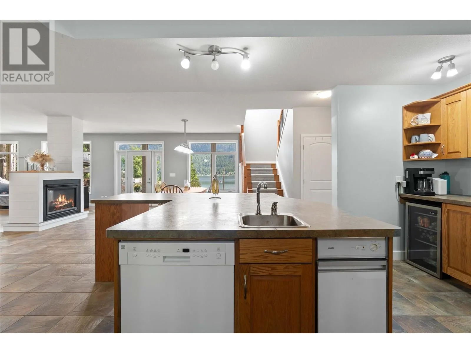 2524 Blind Bay Road
