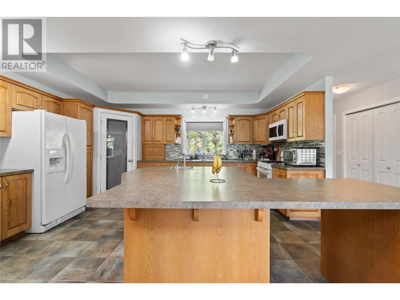 2524 Blind Bay Road