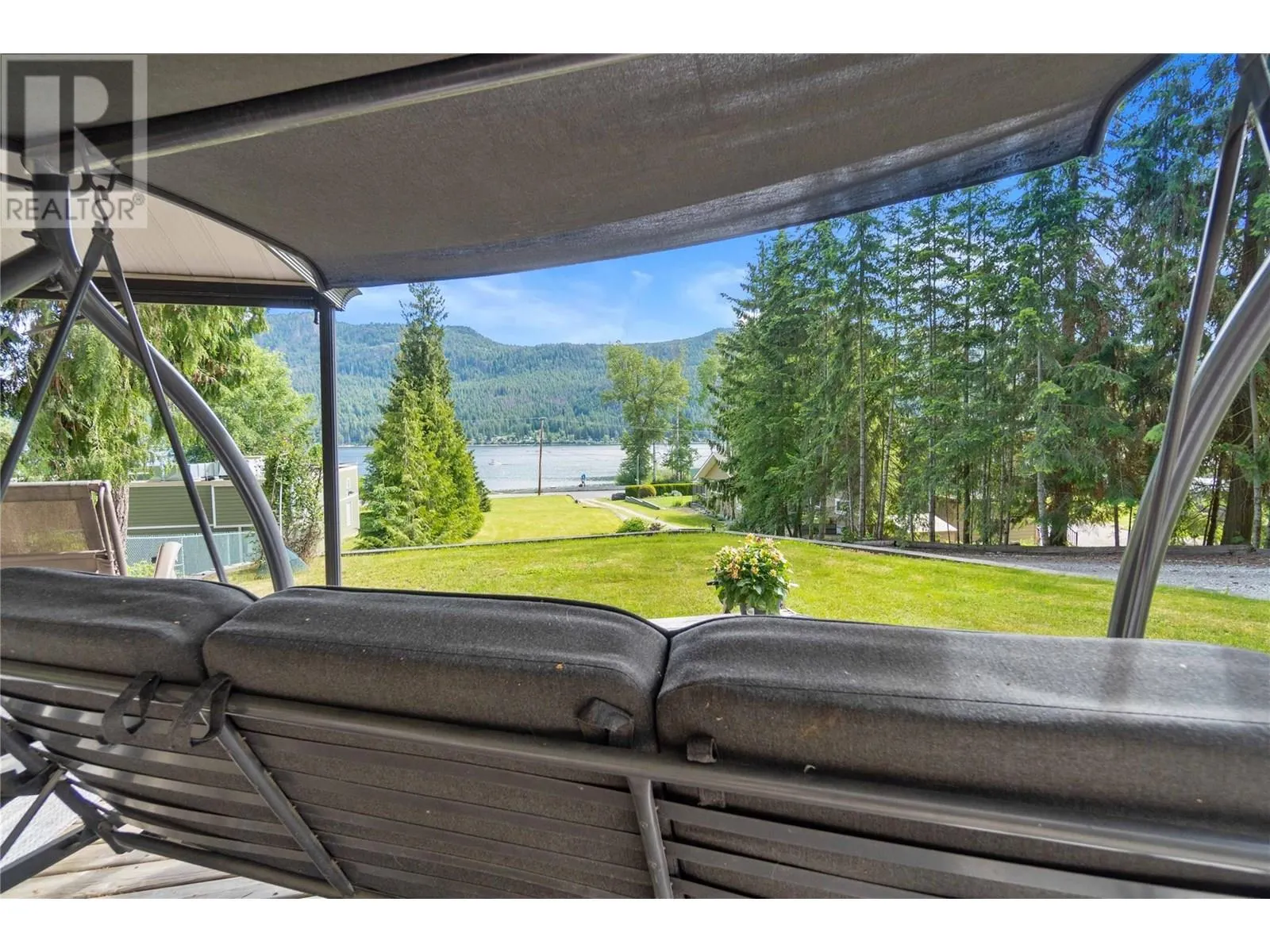 2524 Blind Bay Road