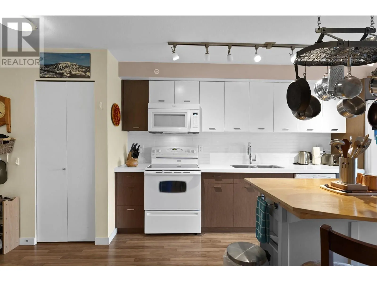1550 Dickson Avenue Unit# 421