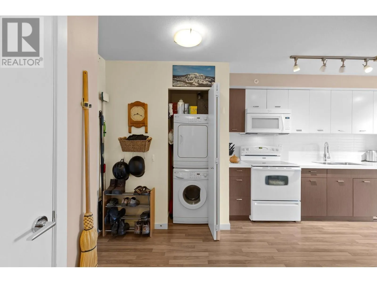 1550 Dickson Avenue Unit# 421