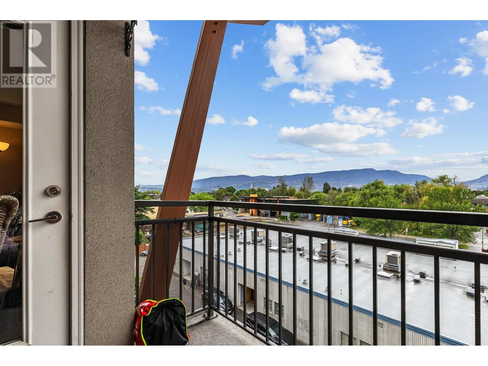 1550 Dickson Avenue Unit# 421