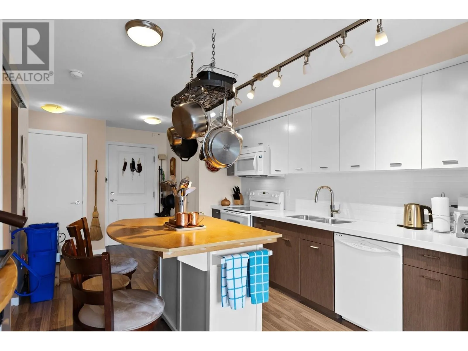 1550 Dickson Avenue Unit# 421