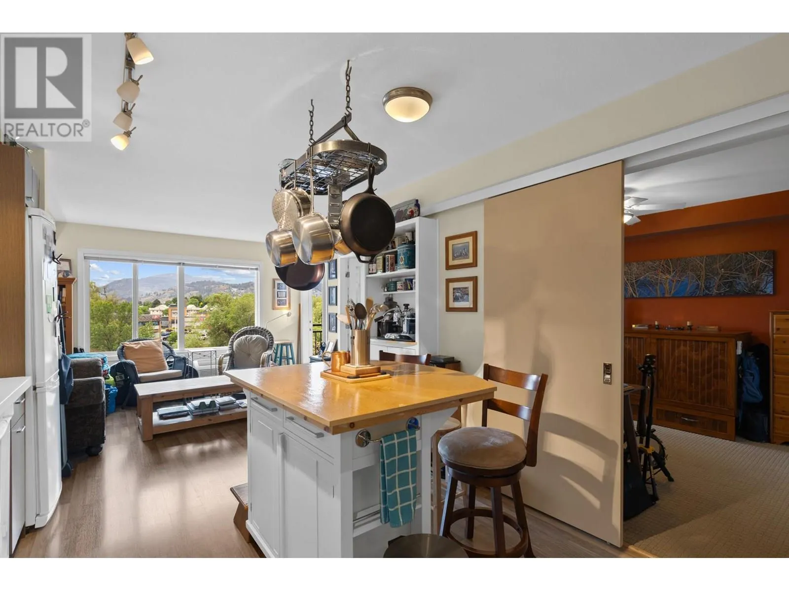 1550 Dickson Avenue Unit# 421
