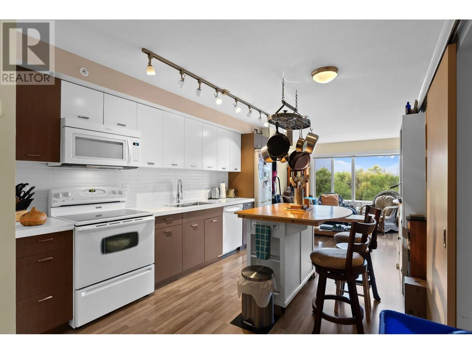 1550 Dickson Avenue Unit# 421