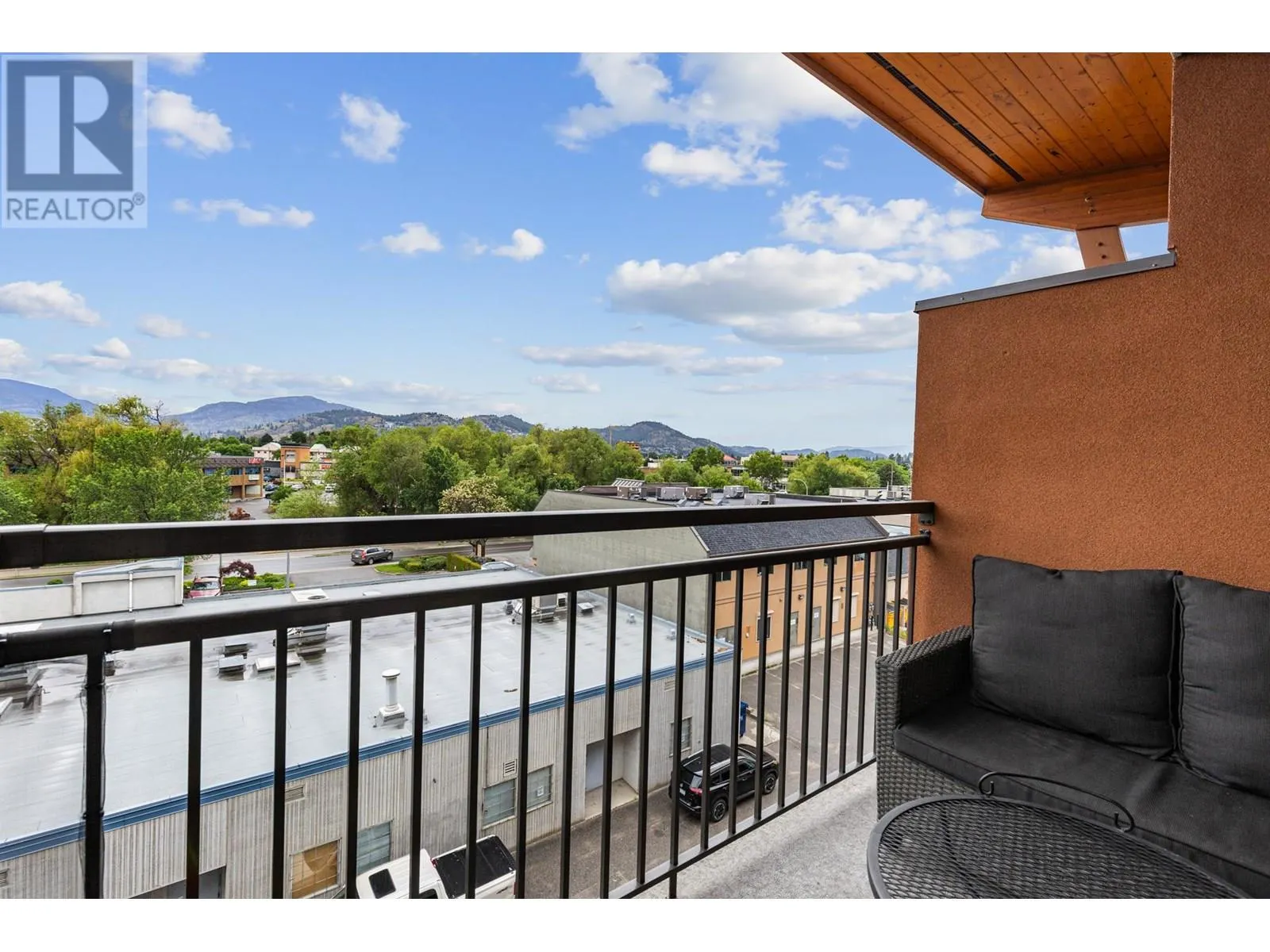 1550 Dickson Avenue Unit# 421