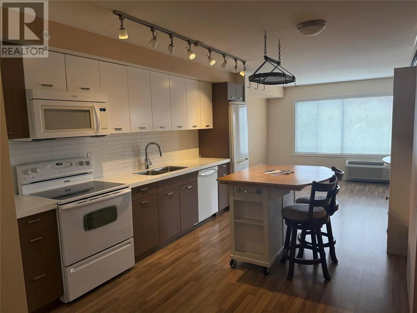 1550 Dickson Avenue Unit# 421