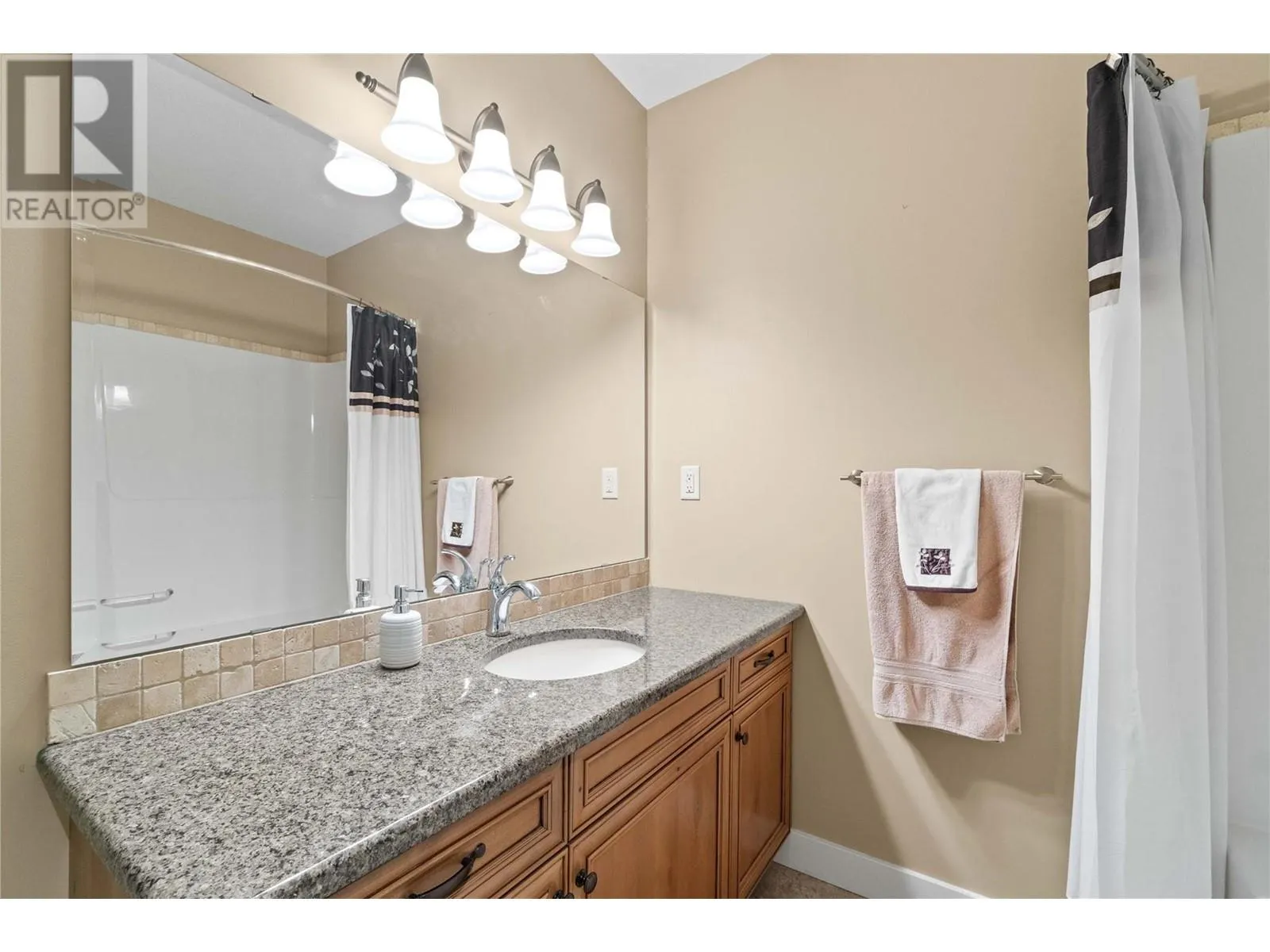 1431 Auto Road SE Unit# 4
