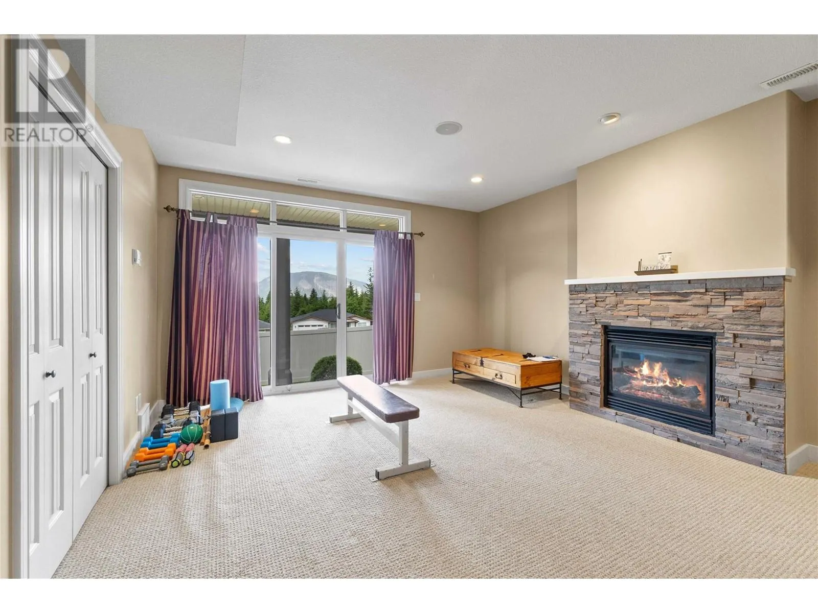 1431 Auto Road SE Unit# 4