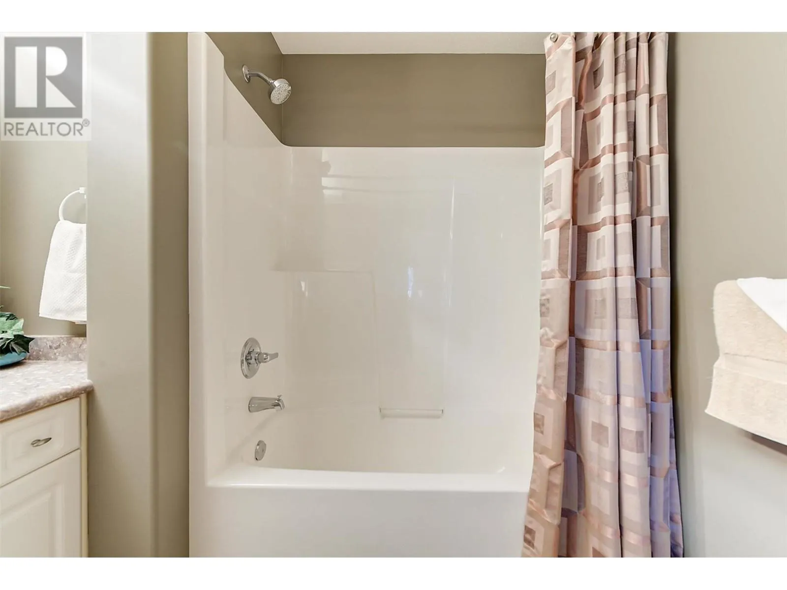 2300 Benvoulin Road Unit# 102