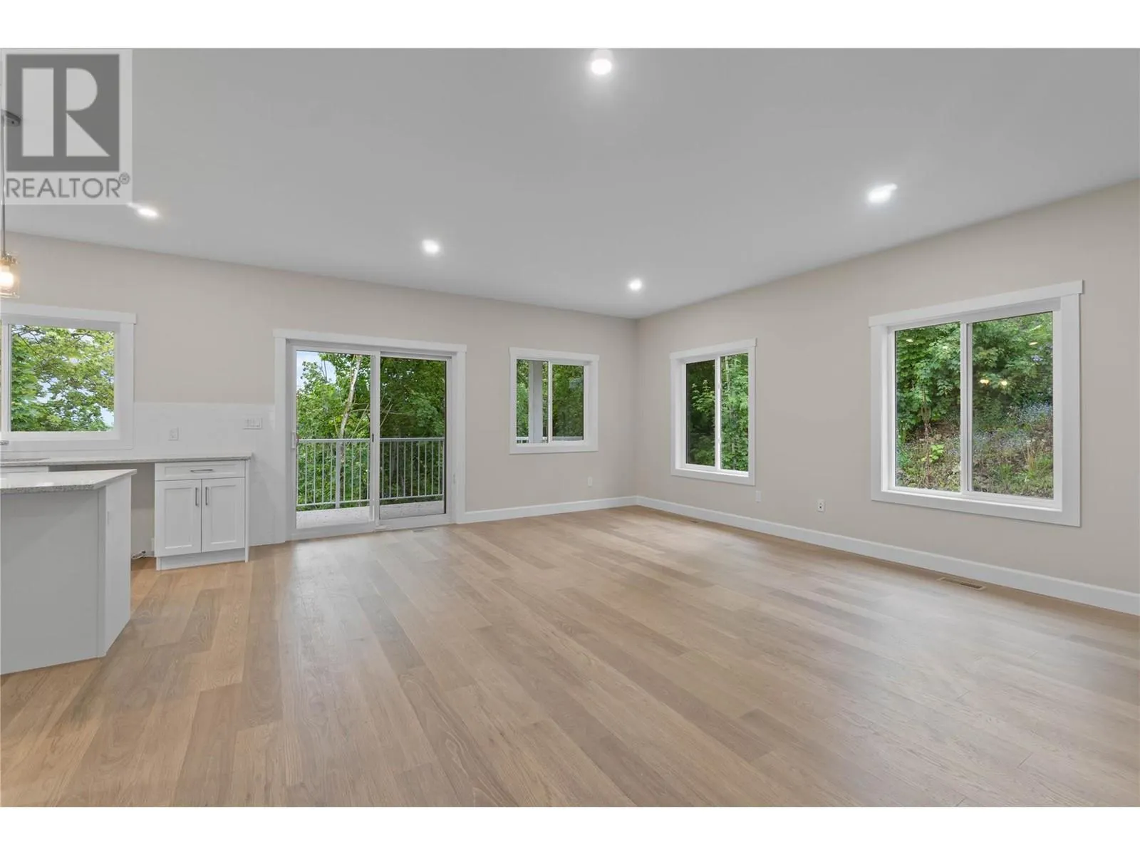 806 Cliff Avenue Unit# 104