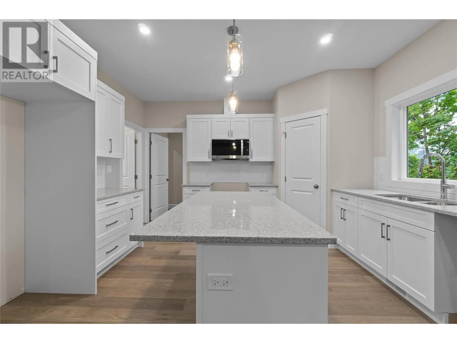 806 Cliff Avenue Unit# 104
