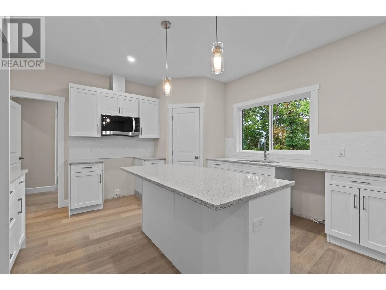 806 Cliff Avenue Unit# 104