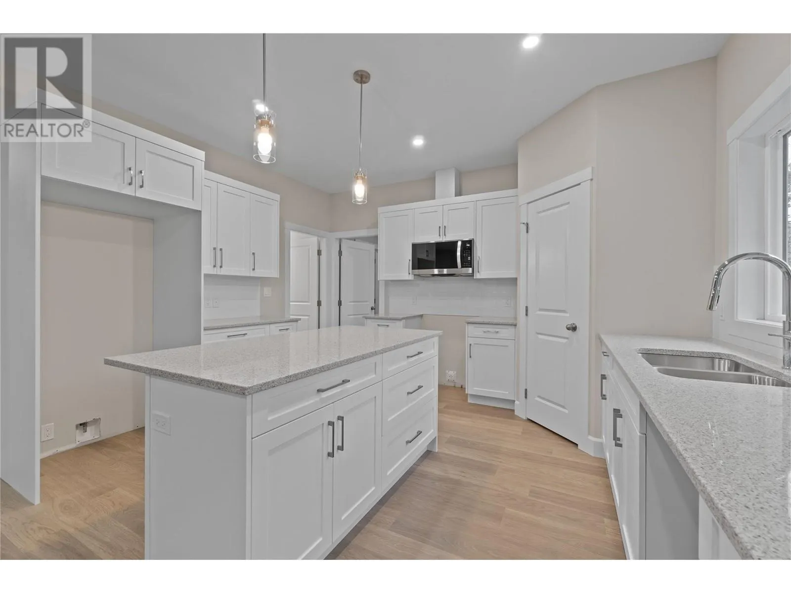806 Cliff Avenue Unit# 104