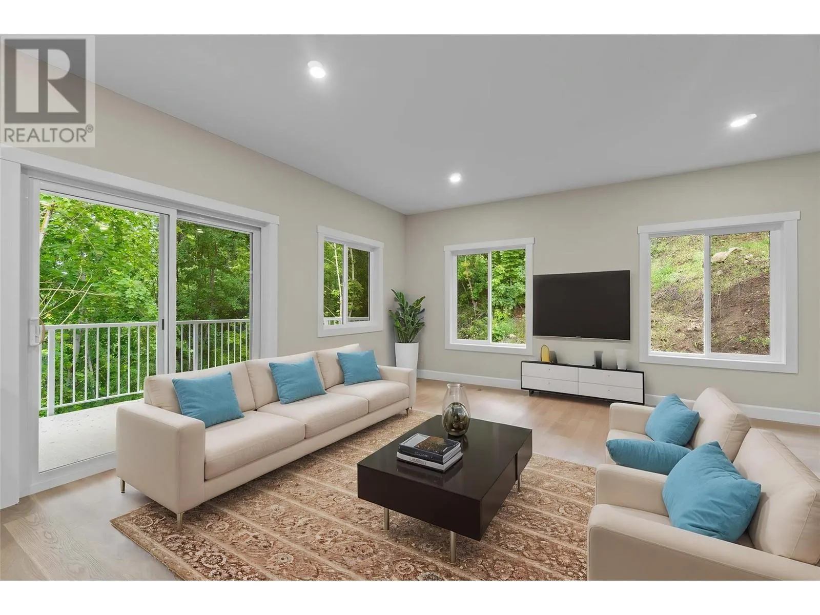 806 Cliff Avenue Unit# 104