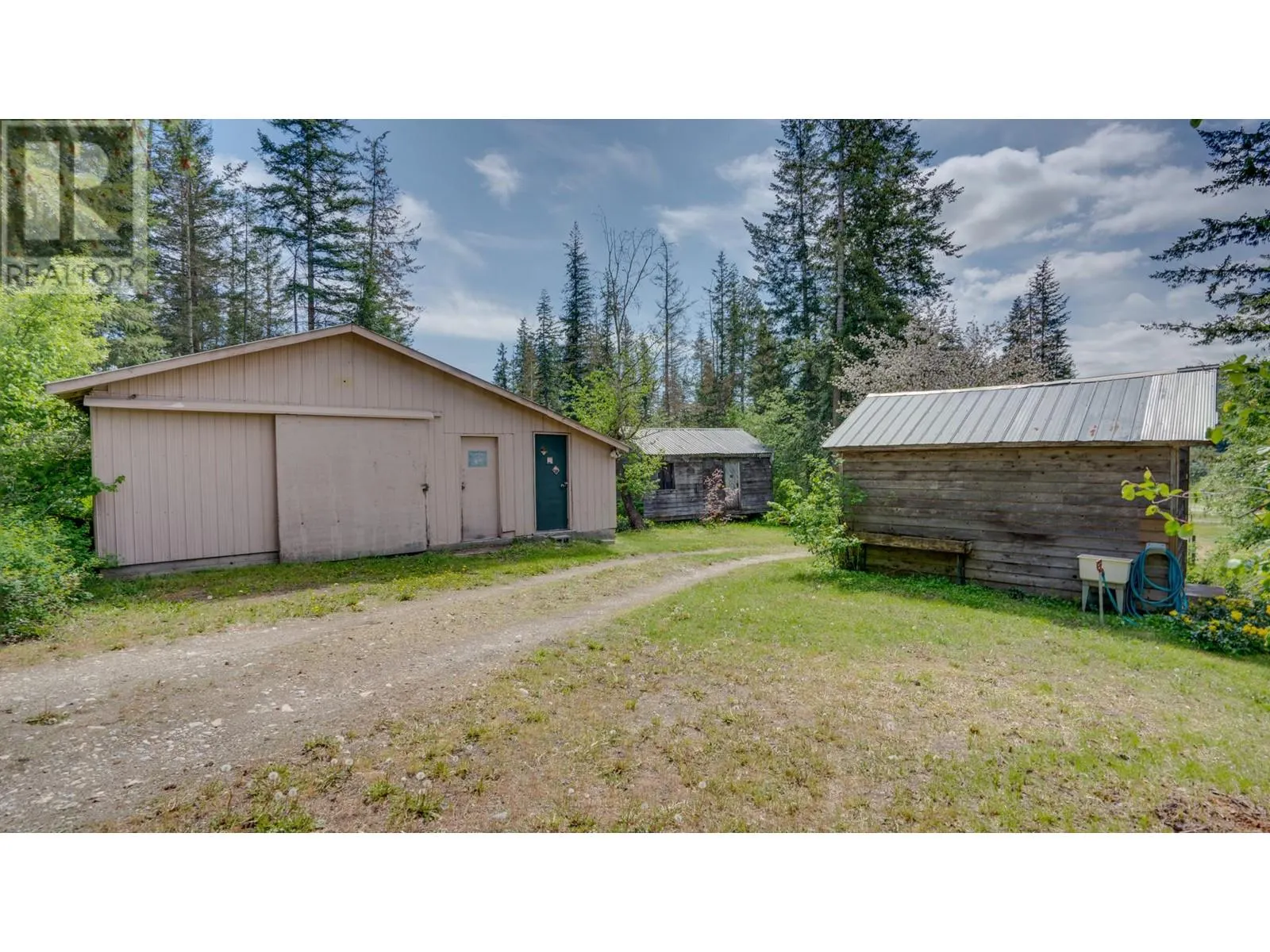 11 Gardom Lake Road