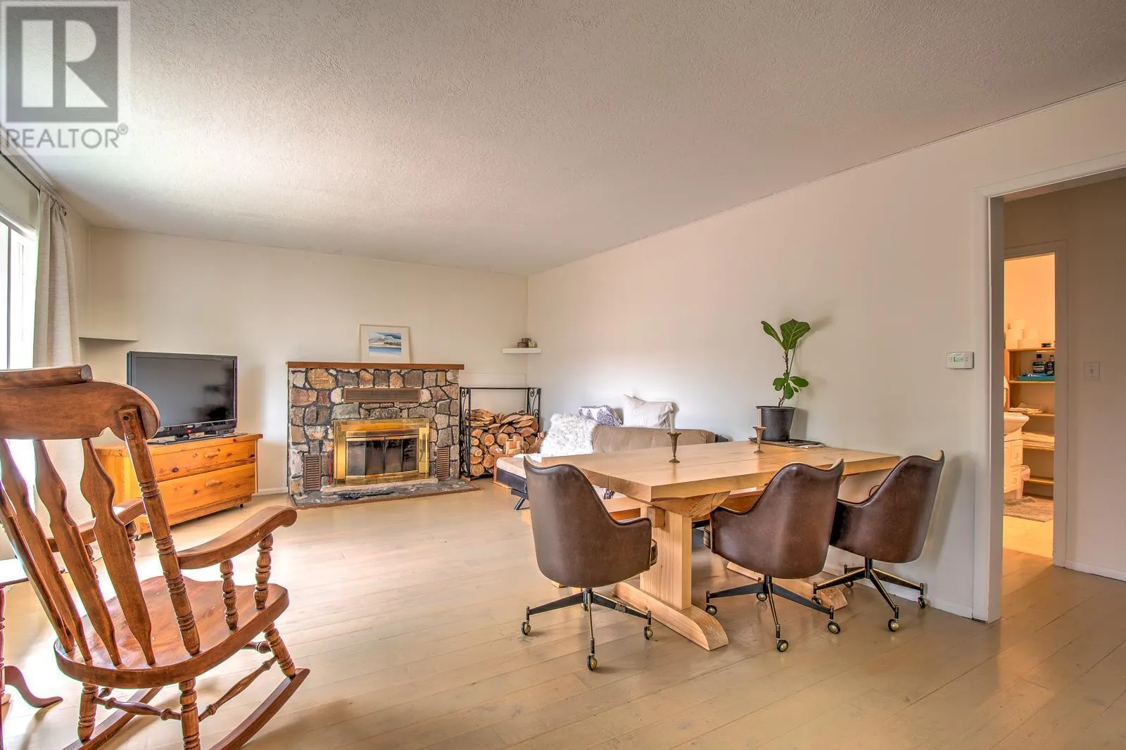 11 Gardom Lake Road