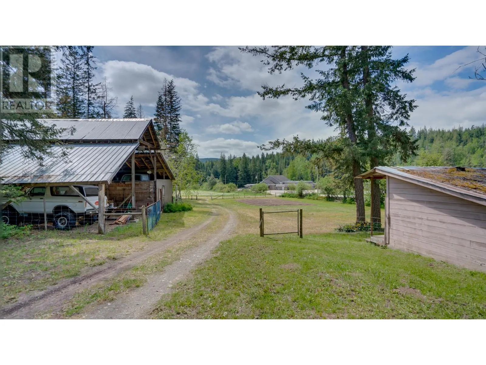 11 Gardom Lake Road
