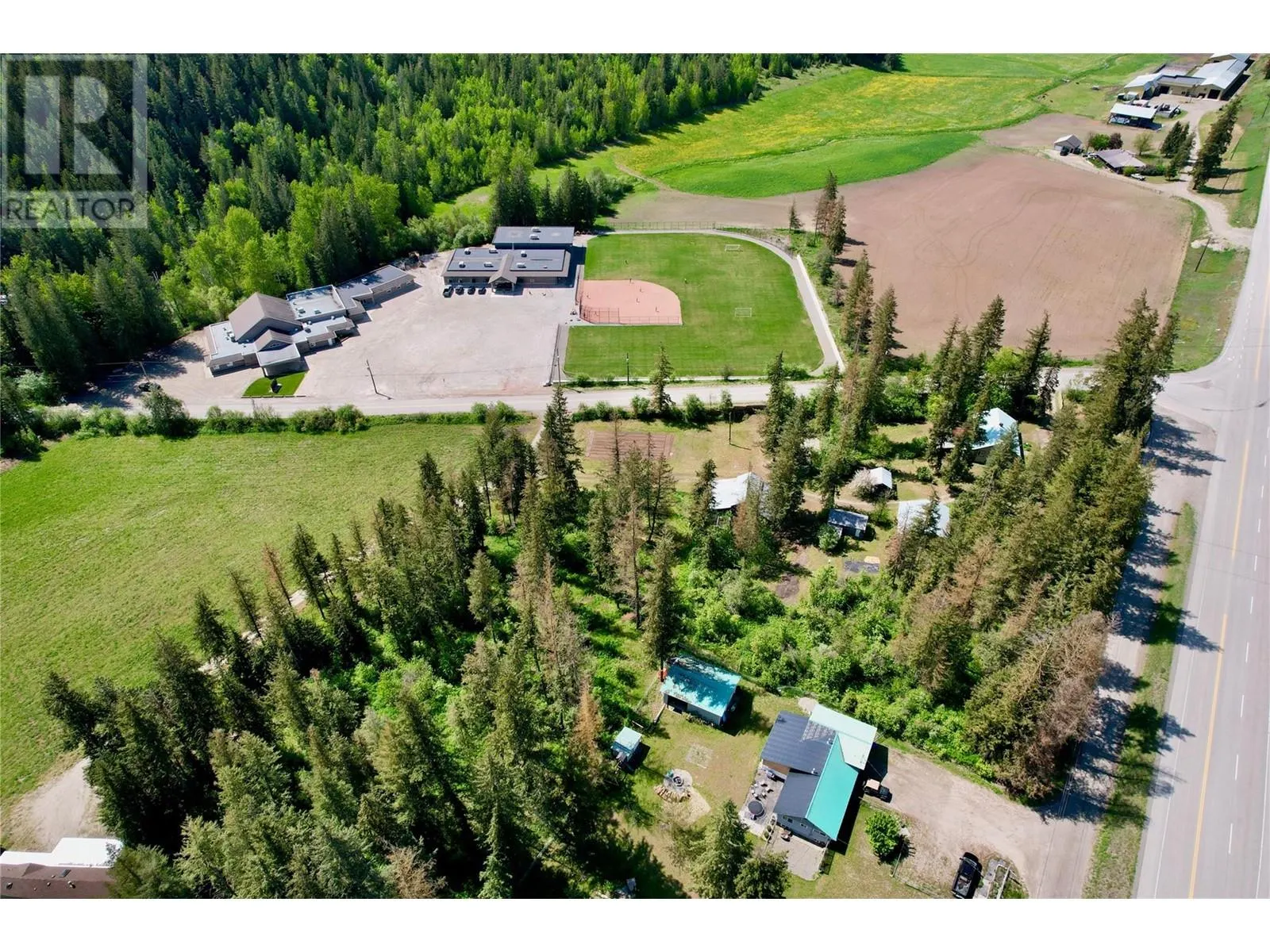11 Gardom Lake Road