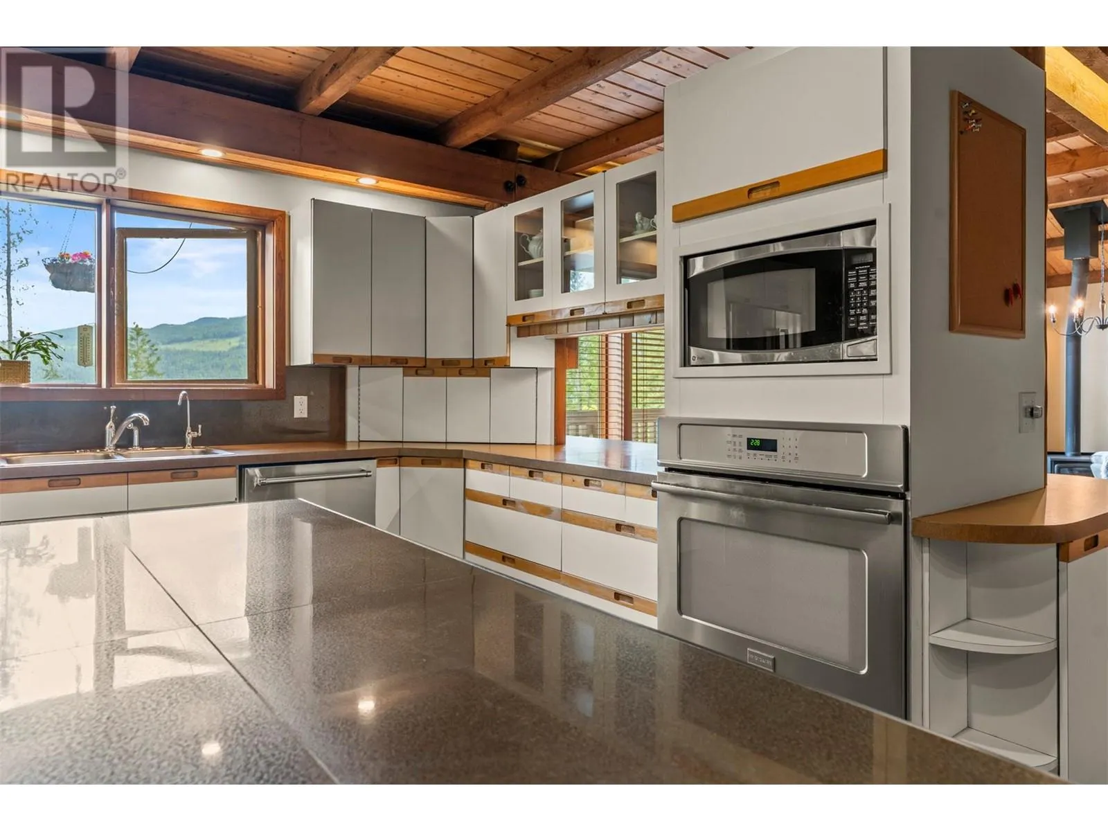 1099 Enderby Mabel Lake Road