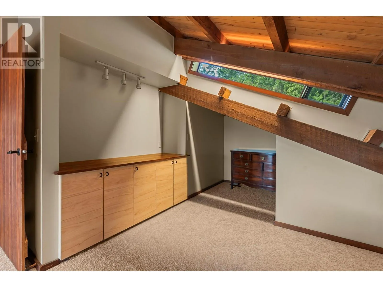1099 Enderby Mabel Lake Road
