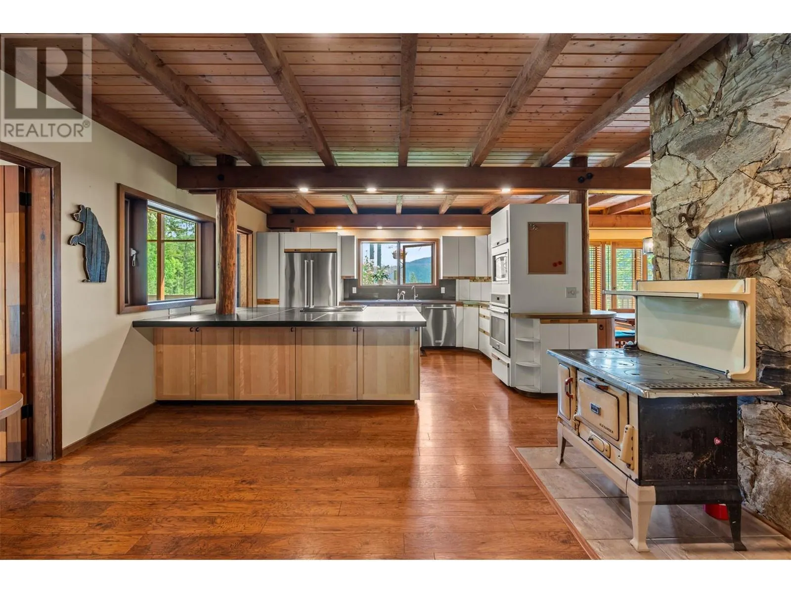 1099 Enderby Mabel Lake Road