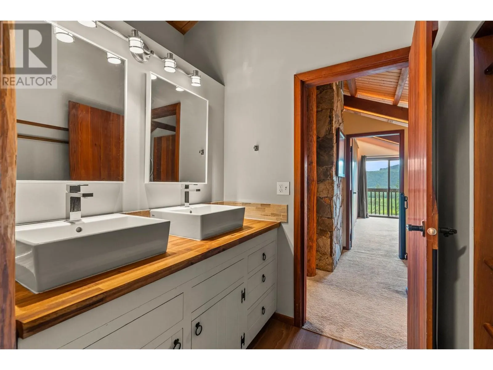 1099 Enderby Mabel Lake Road
