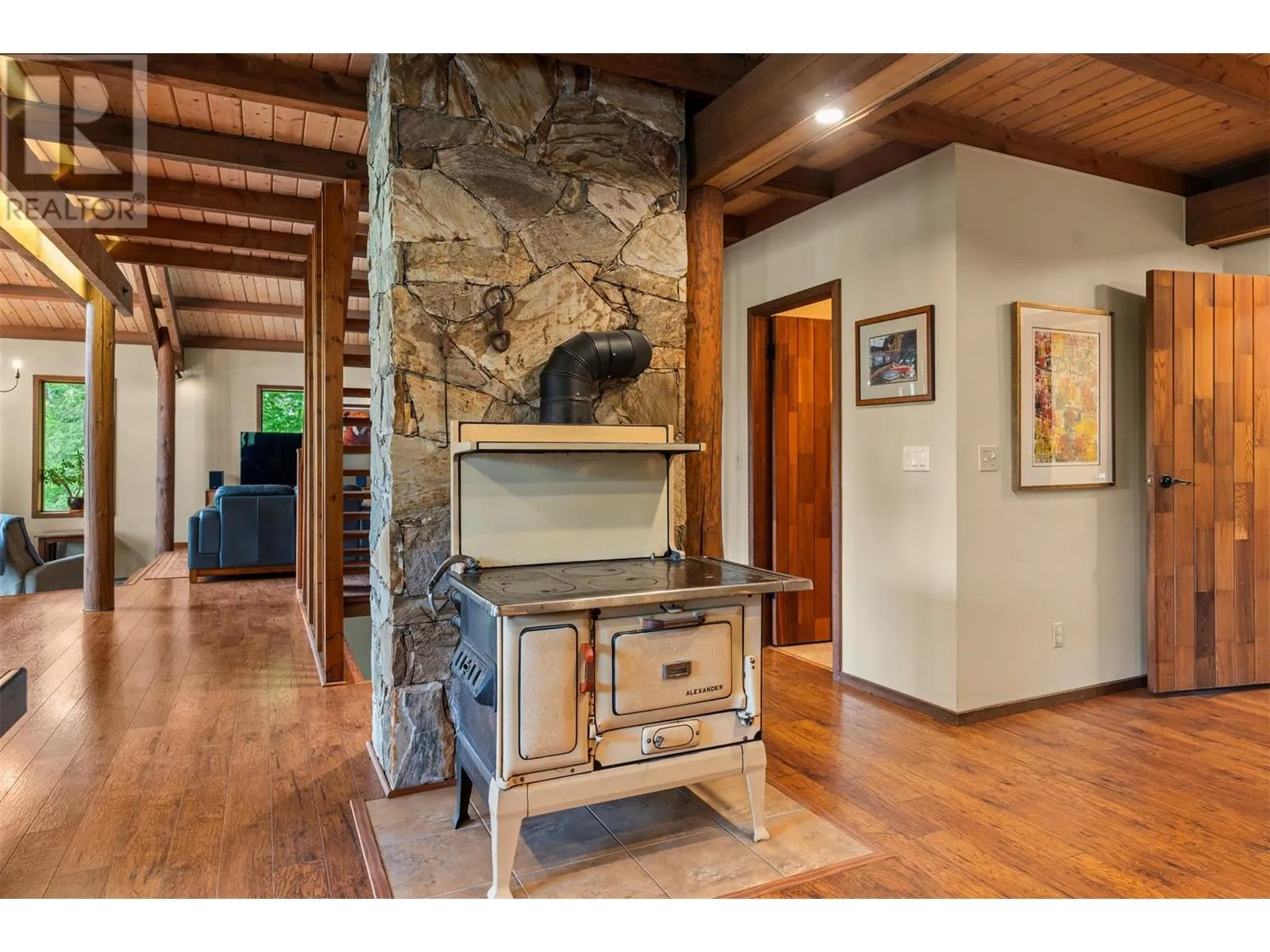 1099 Enderby Mabel Lake Road