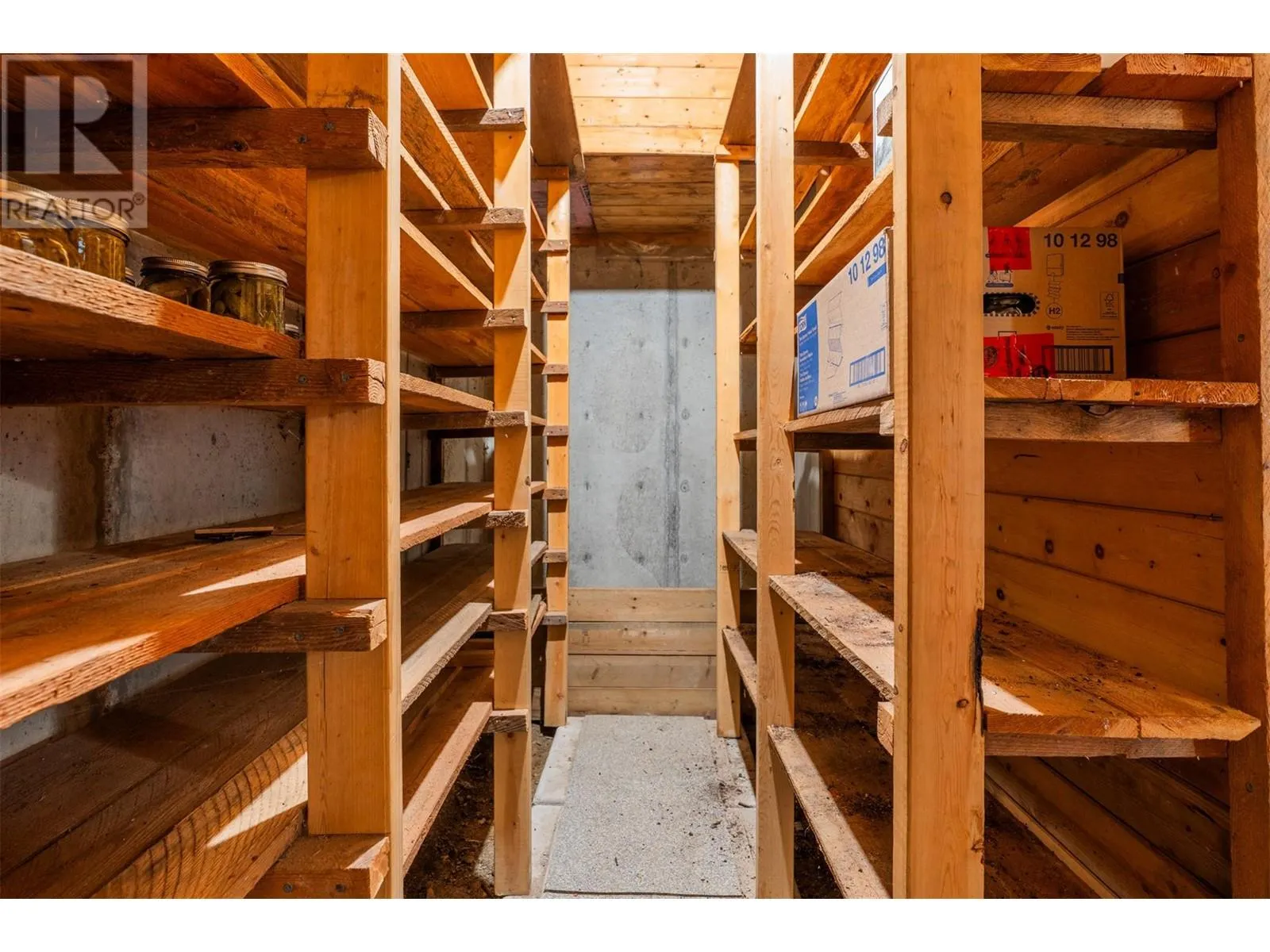 1099 Enderby Mabel Lake Road